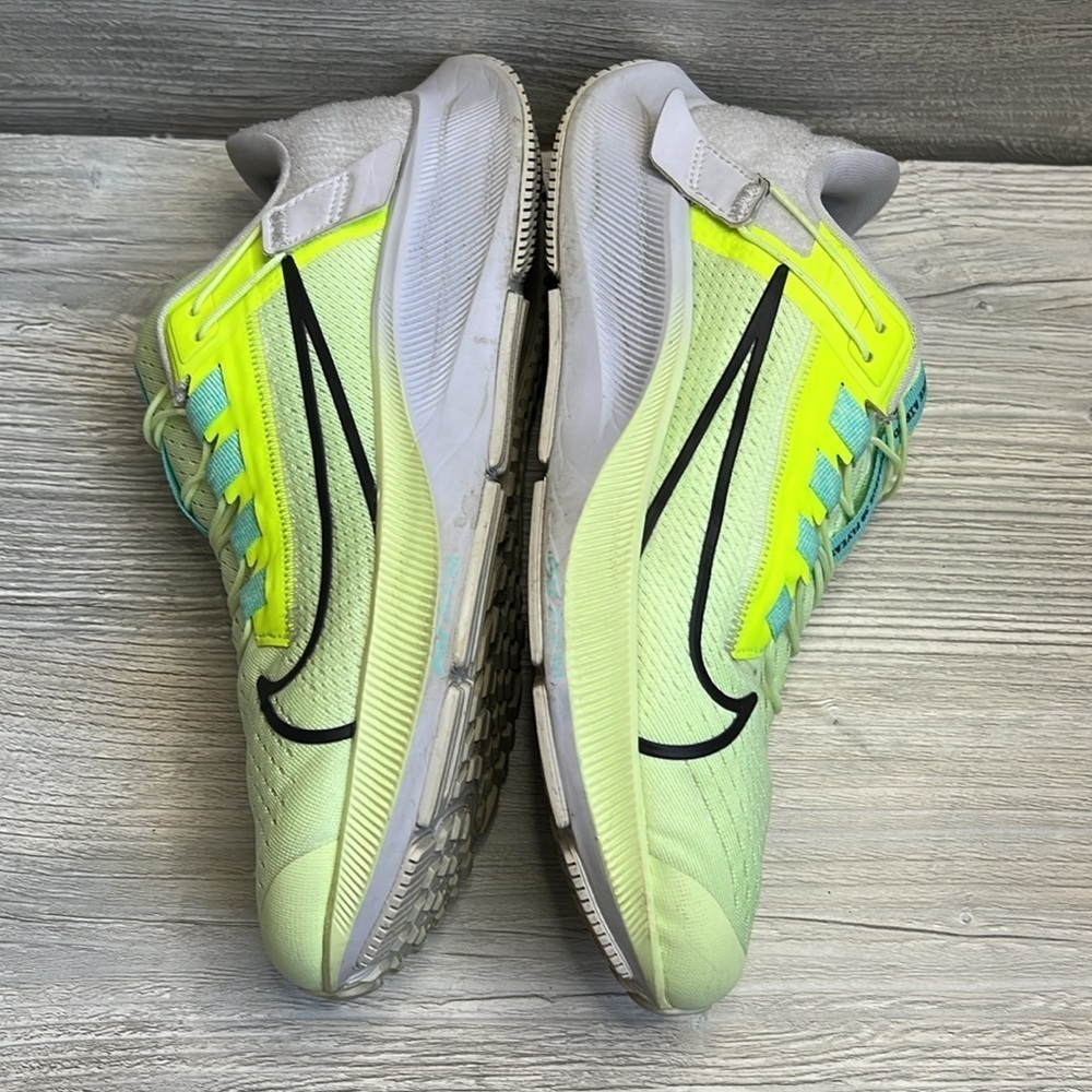 Nike Air Zoom Pegasus Flyease woman’s athletic shoes volt, black, green size 8.5 - Picture 7 of 12
